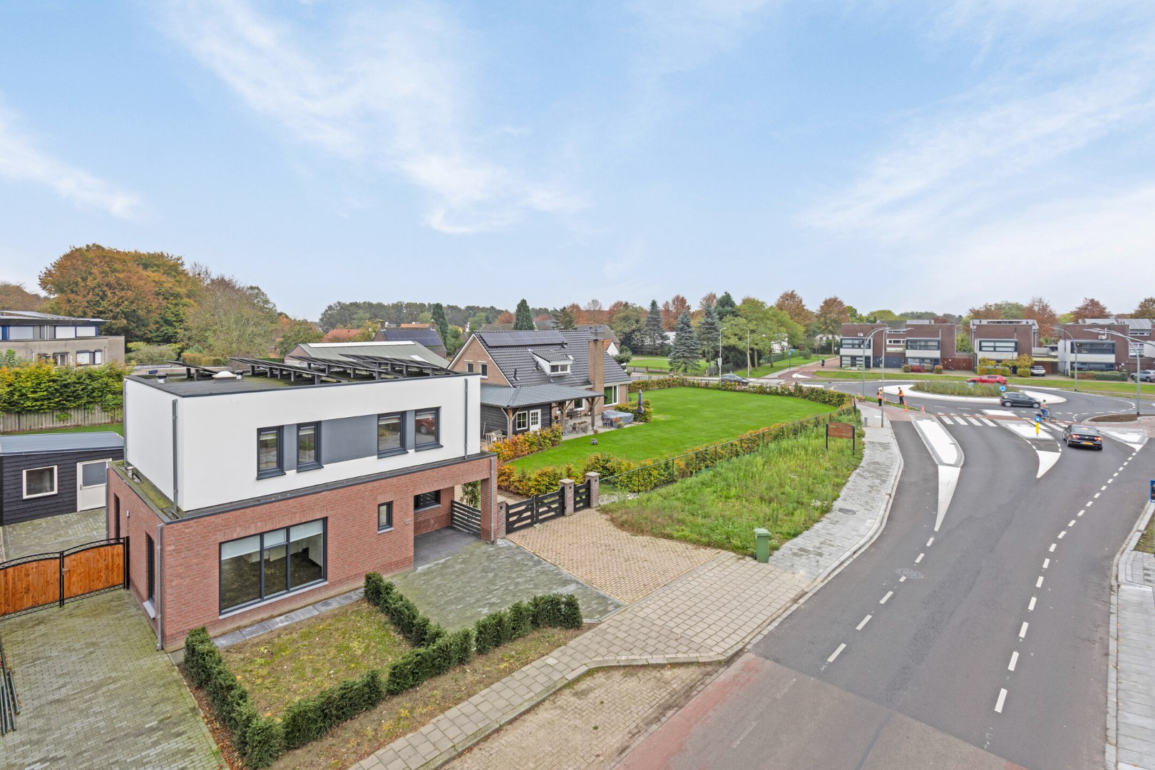 Moderne levensloopbestendige vrijstaande woning met vier slaapkamers, twee badkamers en riante tuin op een ruim perceel van 643 m2 