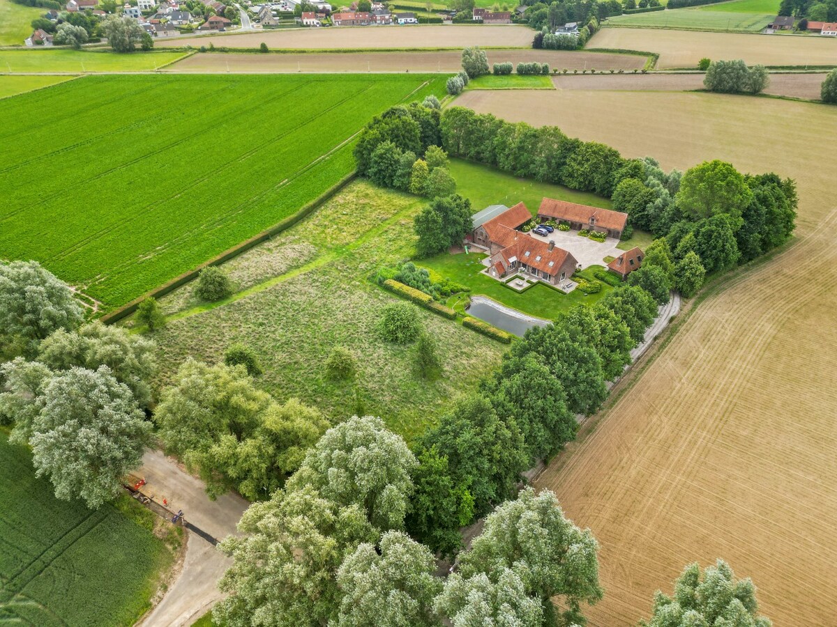 Prachtig landgoed op interessante ligging te Rollegem 