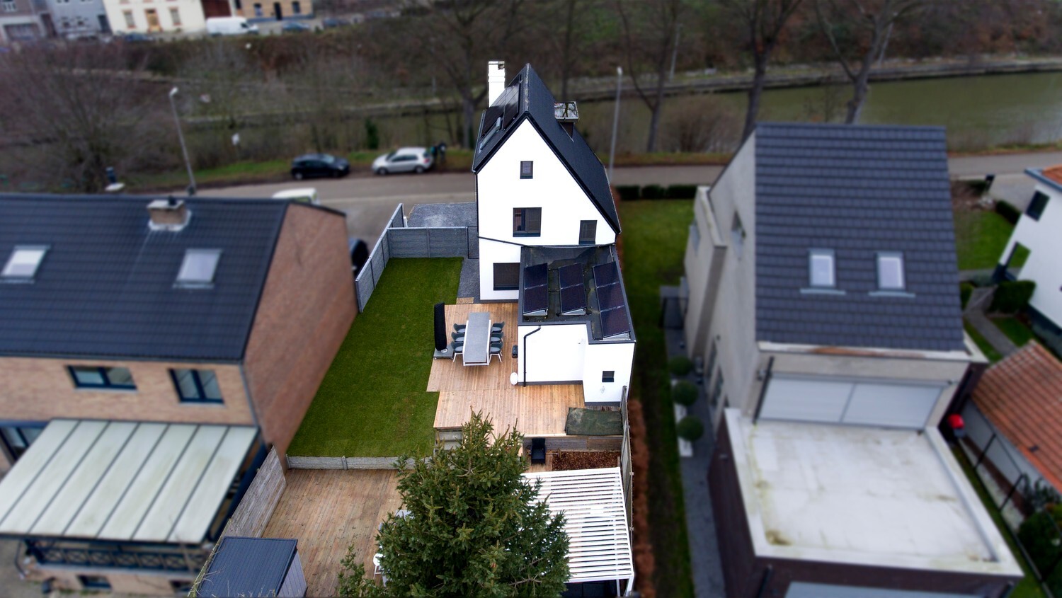 Charmante gezinswoning op bijzondere locatie! 