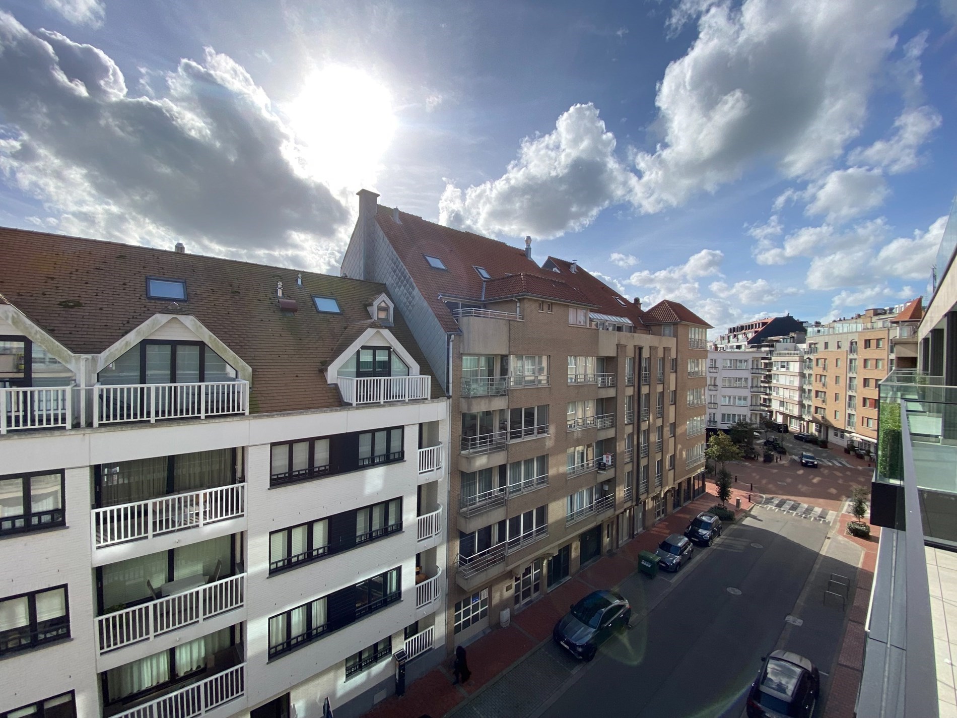 RESIDENTIE WATERVLIET - Tweede verdiep - Energiezuinig nieuwbouwproject met een hoogwaardige afwerkingen gelegen in het centrum van Knokke, nabij de Winkelstraten en op enkele meters van het strand. 