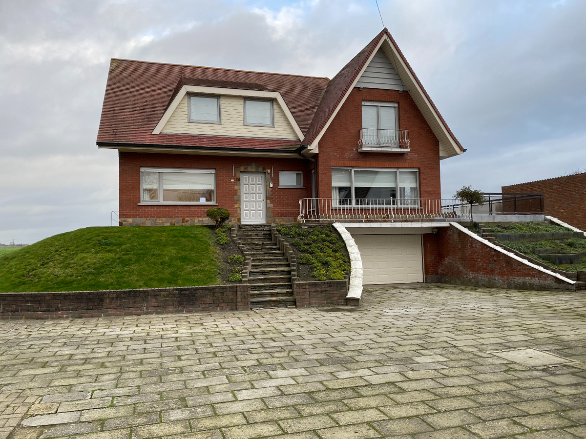 Alleenstaande woning met 4 slaapkamers te Leke 