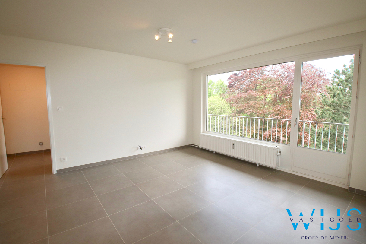 Gerenoveerd 2 slaapkamerappartement met garage te Evergem! 