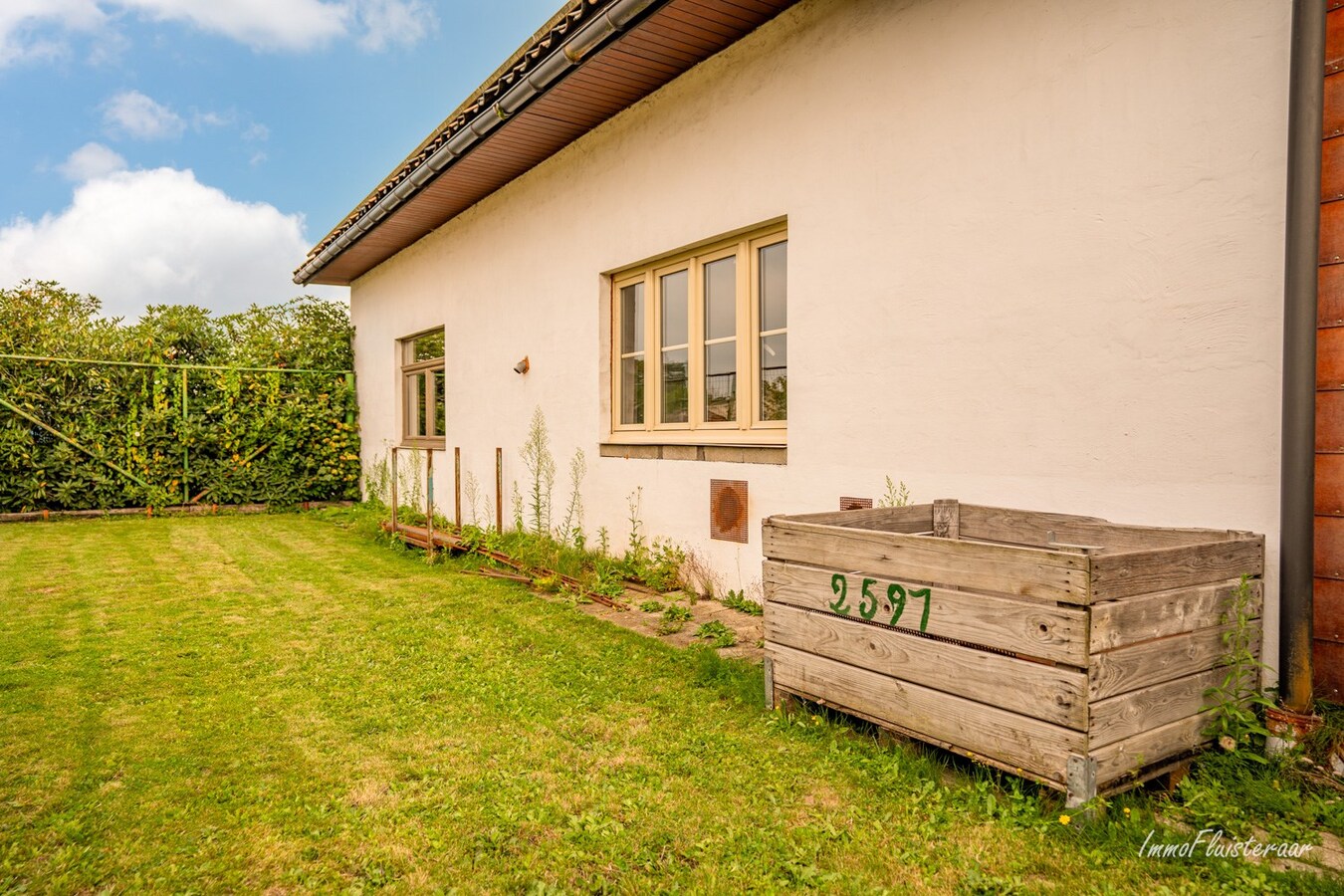 Ruime woning met bijgebouw en een loods op ca. 25 are te Kortessem 