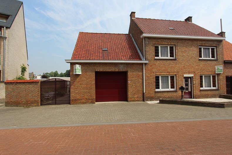 Woning met 4 slaapkamers en tuin te Koekelare 
