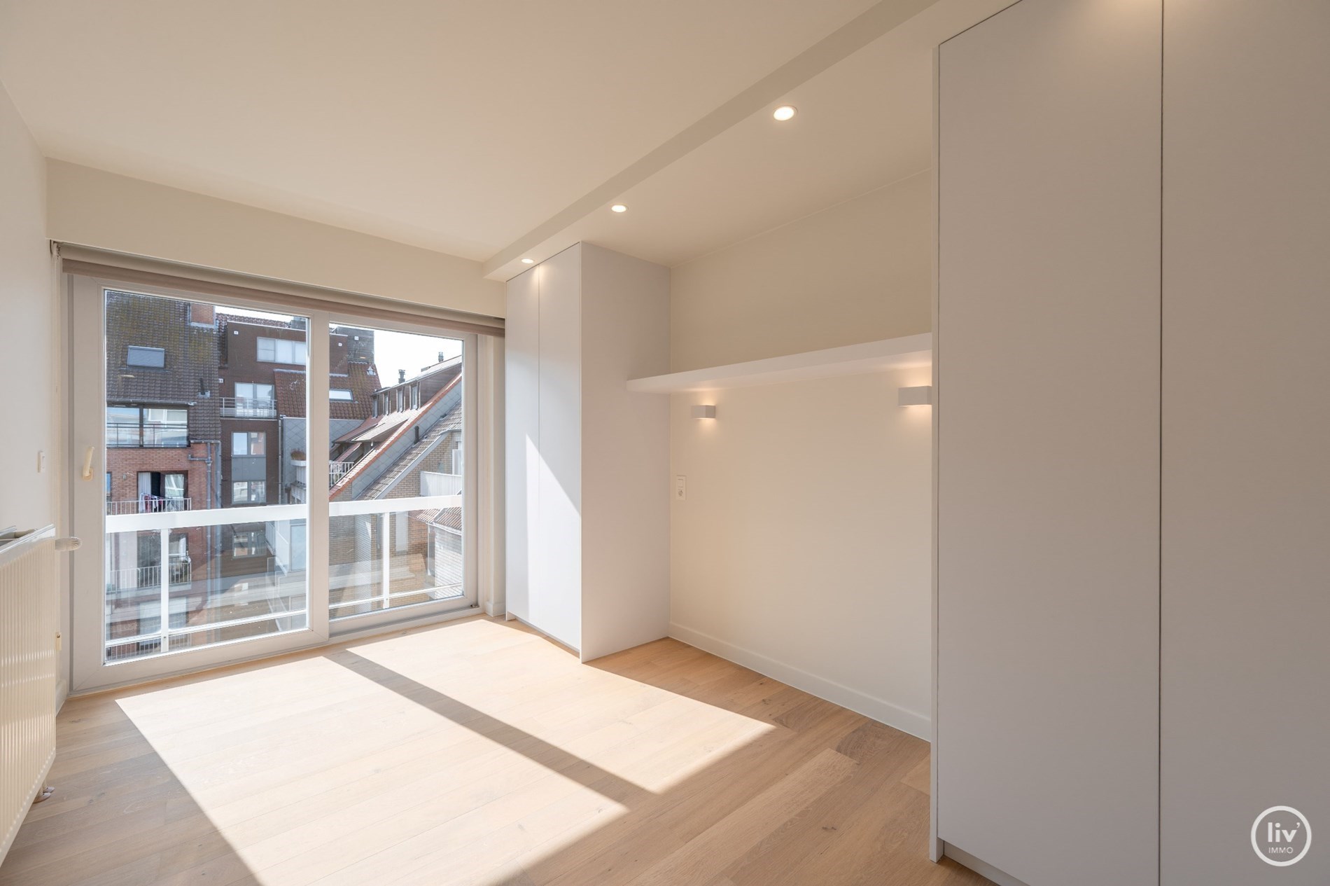 Non meubl&#233; - Appartement r&#233;nov&#233; avec go&#251;t, avec une belle largeur de fa&#231;ade situ&#233; sur l&#39;avenue Lippens &#224; quelques pas de la plage. 