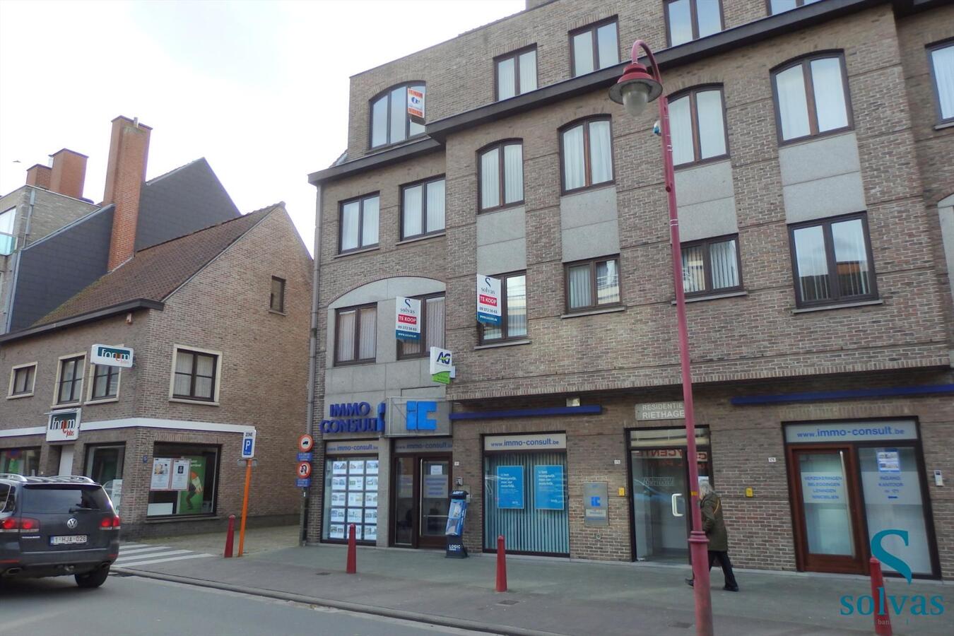 VERKOCHT - Ruim 3 slaapkamer appartement in centrum Aalter! 