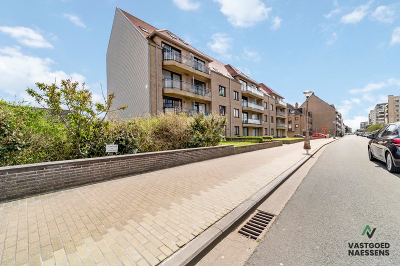 Bel appartement en duplex avec vue mer, terrasse &amp; garage &#224; Ostende - 3 chambres 
