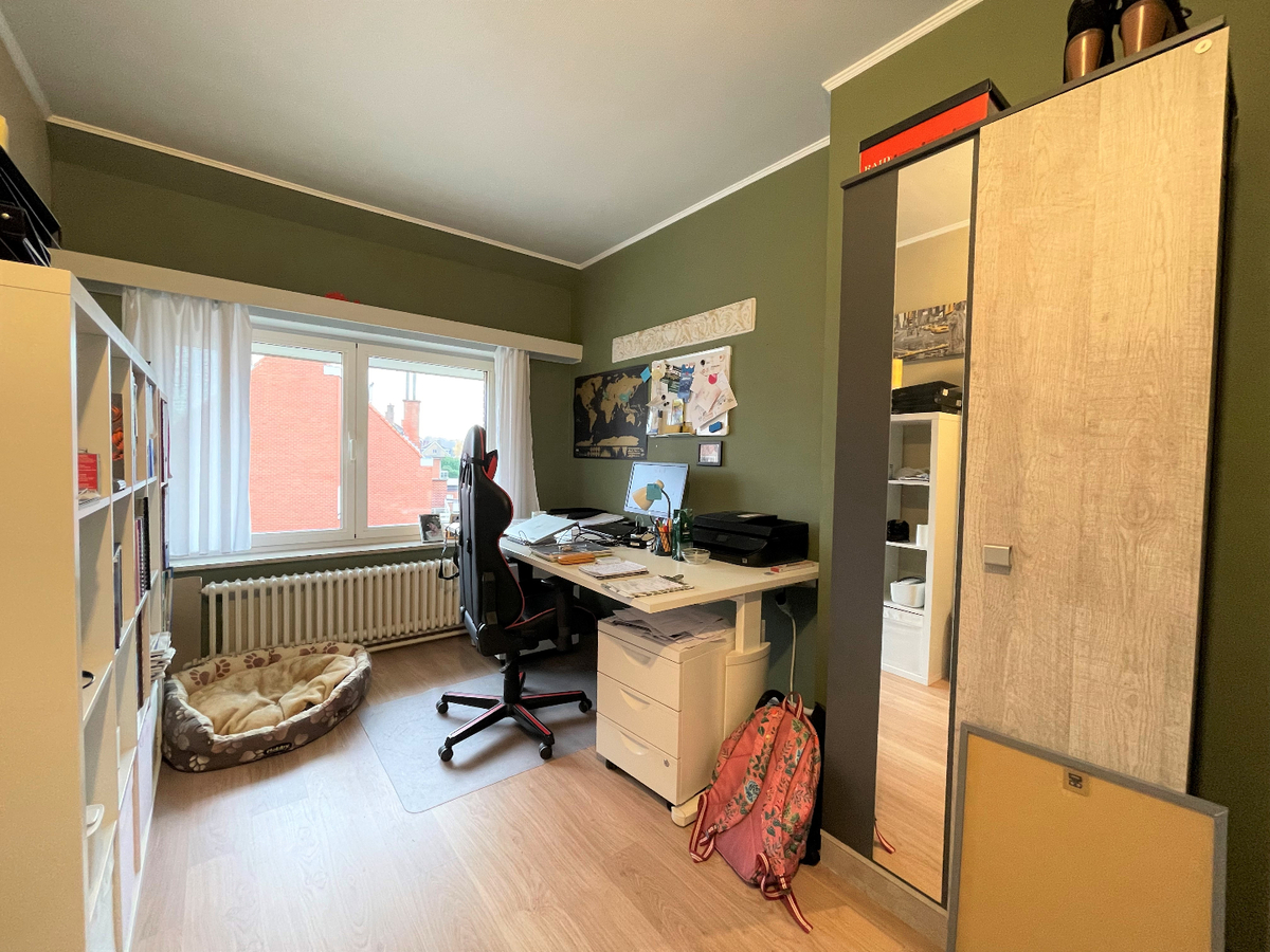 Bel-&#233;tage woning met 3 slaapkamers, garage en tuin te Kortrijk 