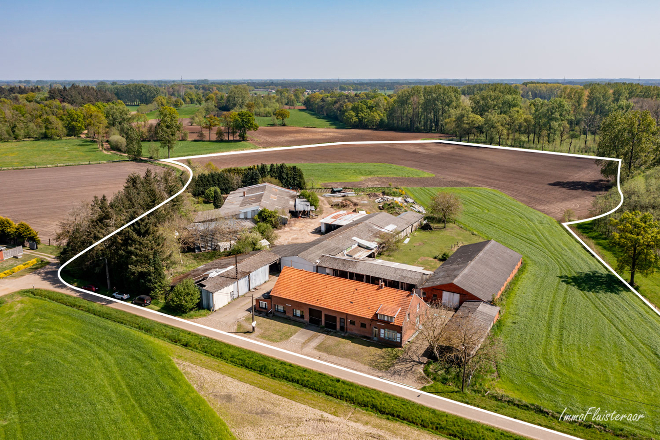 Boerderij met tal van mogelijkheden op ca. 3 Ha te Lille 