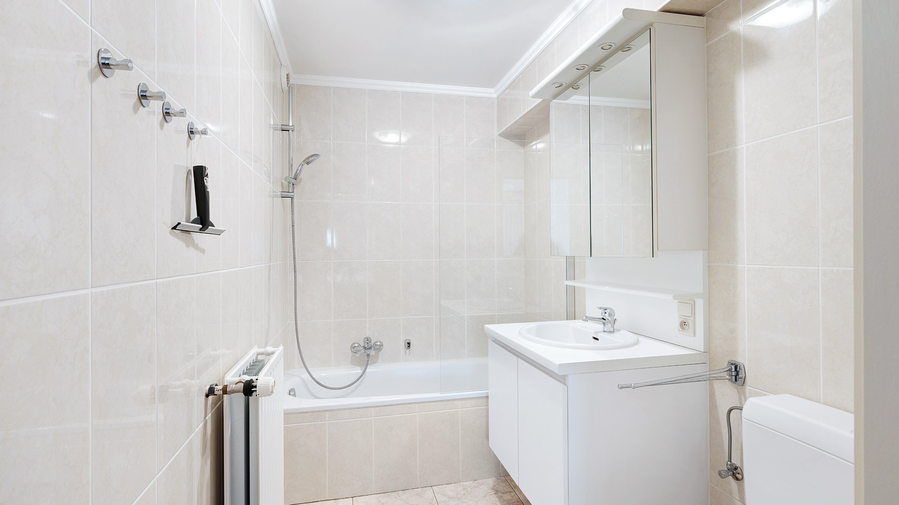 Instapklaar &amp; tevens gemeubeld 1-slaapkamerappartement is gelegen 150m wandelafstand van de Zeedijk-Albertstrand. 