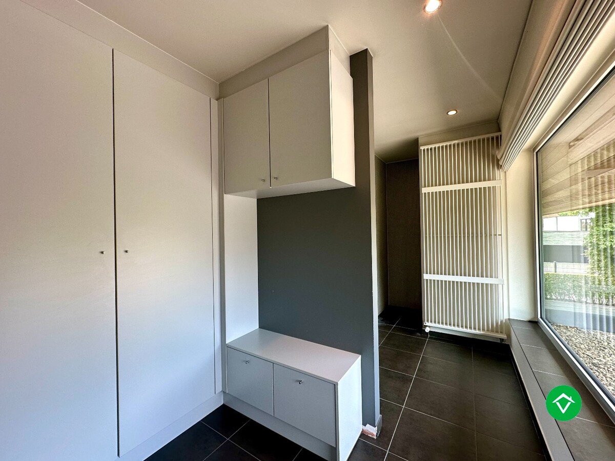 Ruime gezinswoning met vier slaapkamers en afzonderlijke bureauruimte te Koekelare 