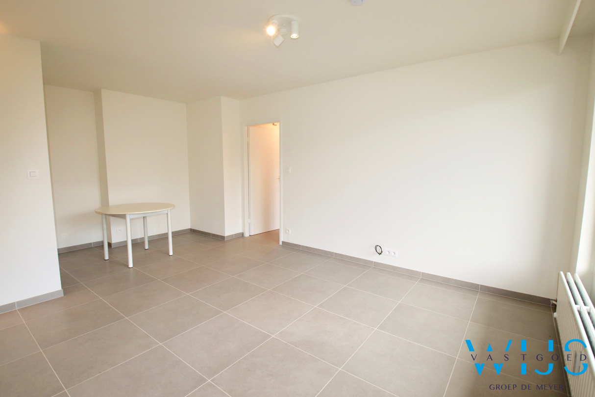Gerenoveerd 2 slaapkamerappartement met garage te Evergem! 