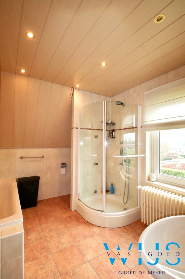Statig woonhuis op 1104 m&#178; in het centrum van Sleidinge ! 