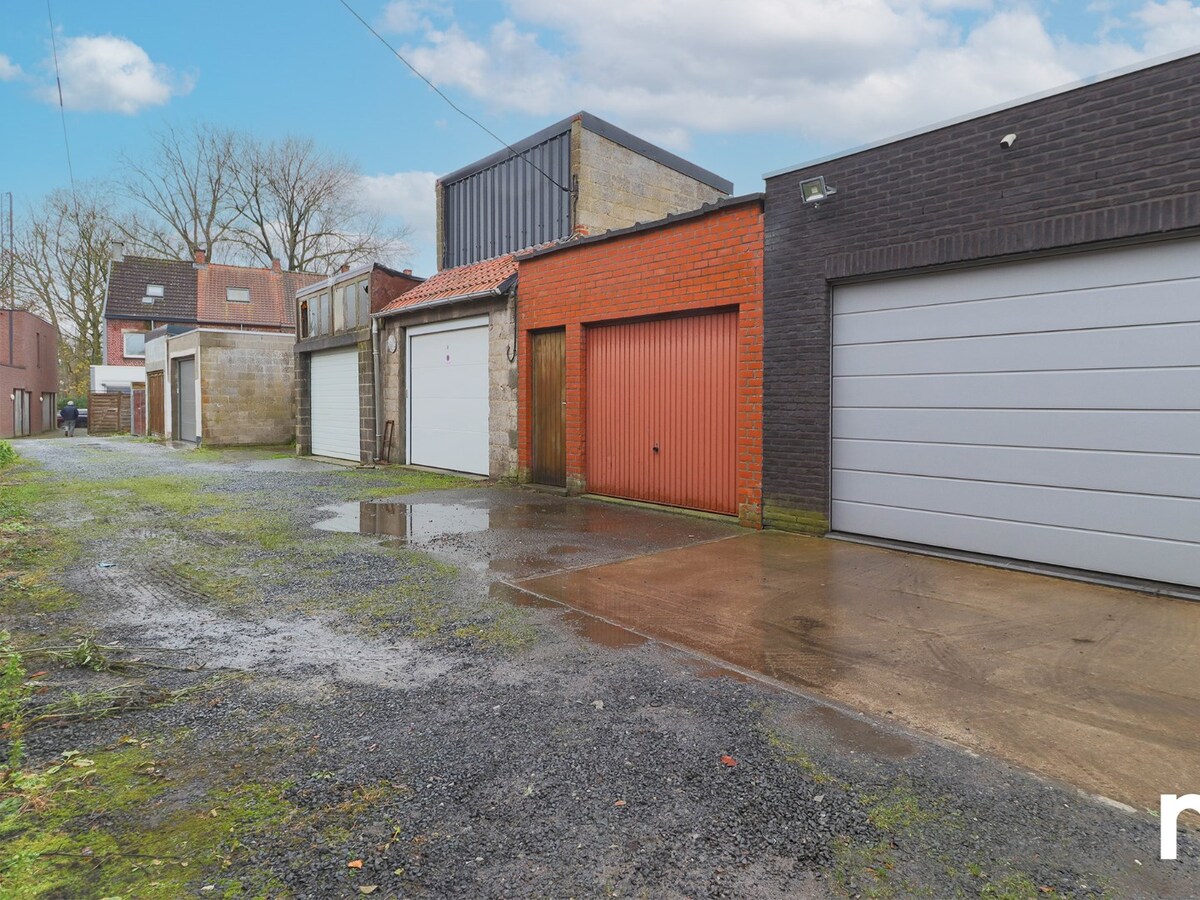 GEZELLIGE WONING  CENTRUM ROESELARE MET GARAGE EN UITWEG ! 