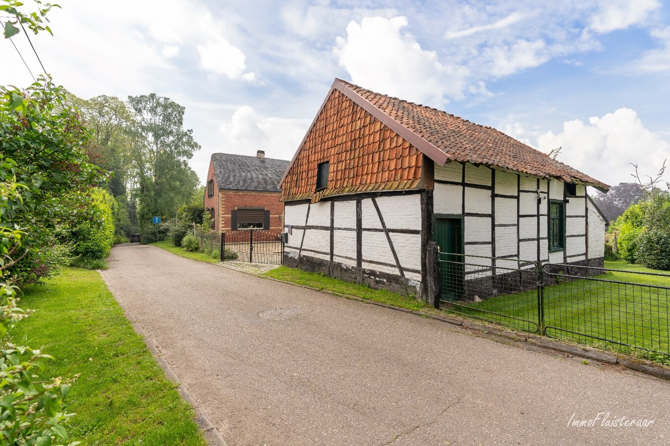 Authentieke, te renoveren woning met idyllische tuin op ca. 95a 