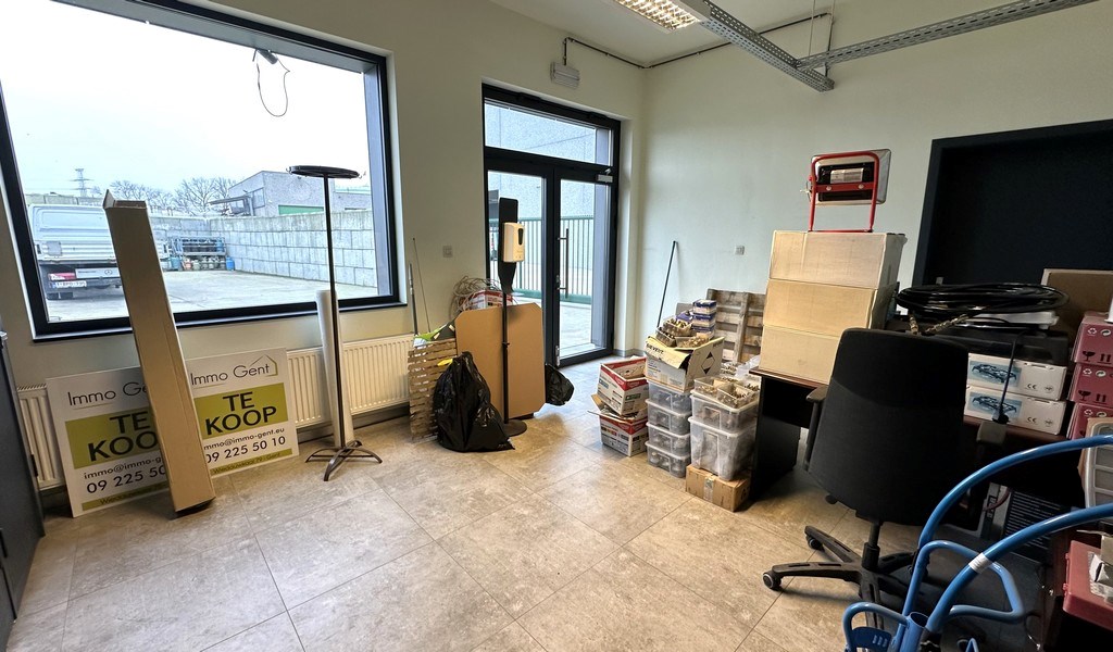 Recent gerenoveerd kantoor aan Gentse kanaalzone