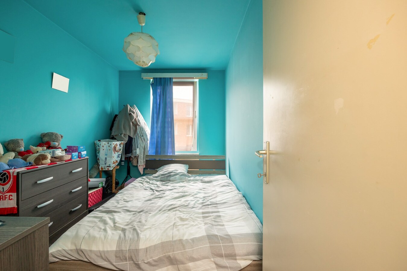 Opbrengsteigendom met 5 appartementen en 3 garages 