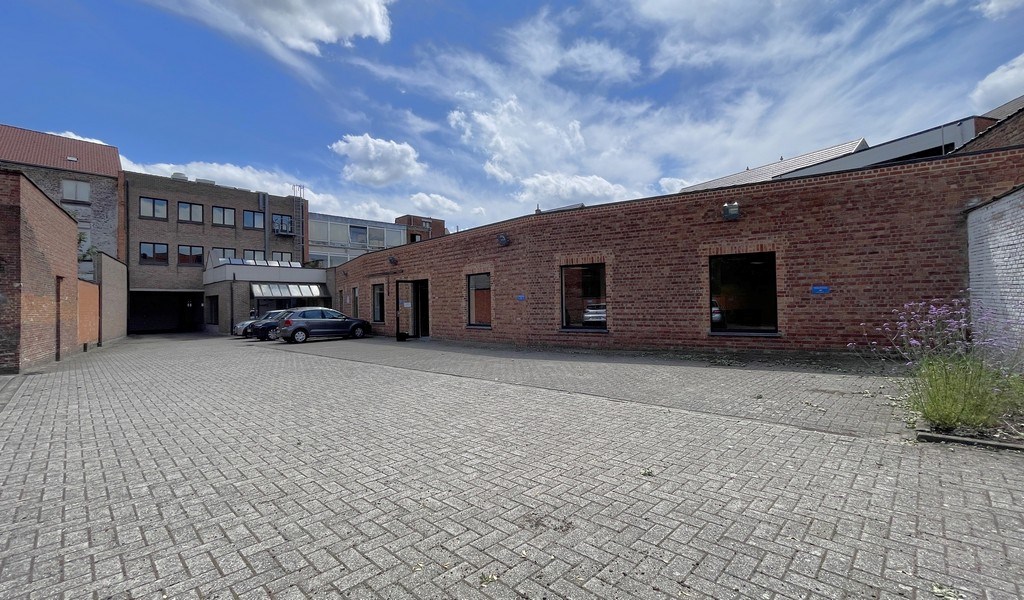 Commercieel gelijklvoers te huur vlakbij stadsring Mechelen