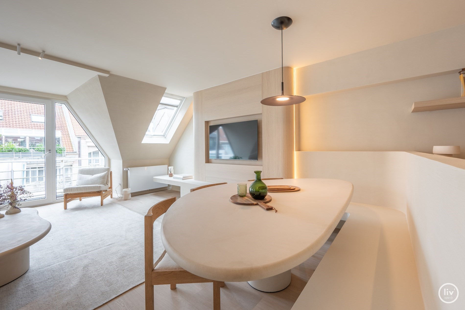 Appartement en duplex de 3 chambres r&#233;nov&#233; de mani&#232;re unique avec 2 grandes terrasses ensoleill&#233;es, situ&#233; &#224; distance de marche de la digue Albertstrand. 