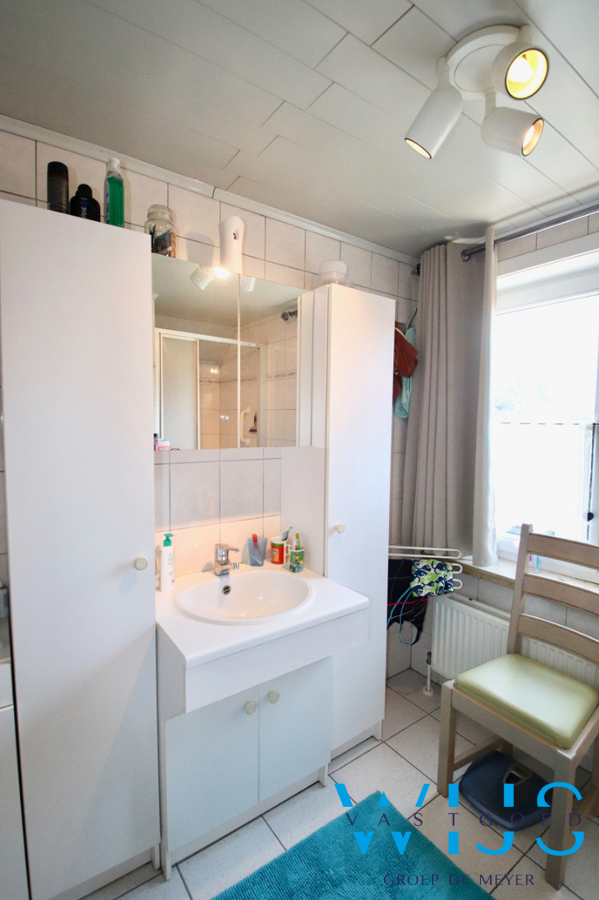 Instapklaar woonhuis met 4 slaapkamers op 936m&#178; te Zelzate! 