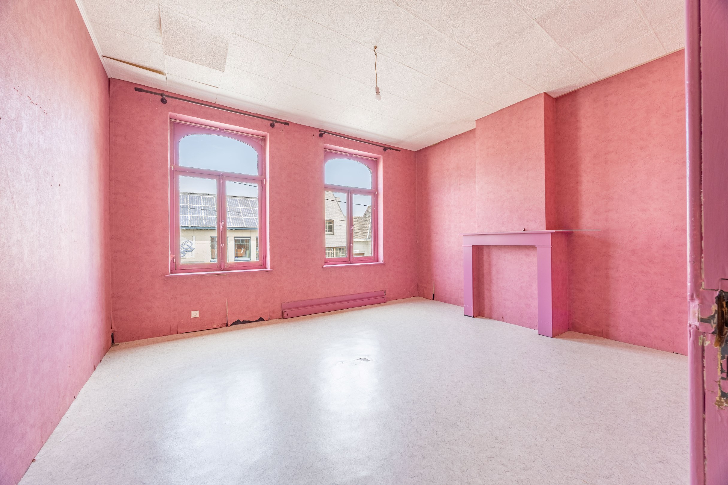 TE RENOVEREN WONING MET GARAGE 