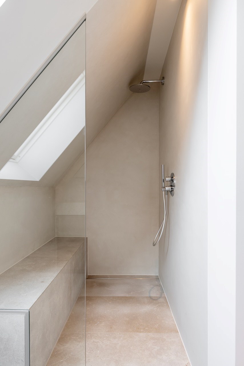 Prachtig gerenoveerde alleenstaande woning met oprit gelegen in een rustige wijk in Knokke nabij de Magere Schorre. 