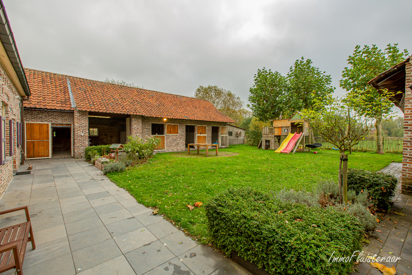 Betoverende, gezellige hoeve met stallen op 7.830 m&#178; te Wieze 