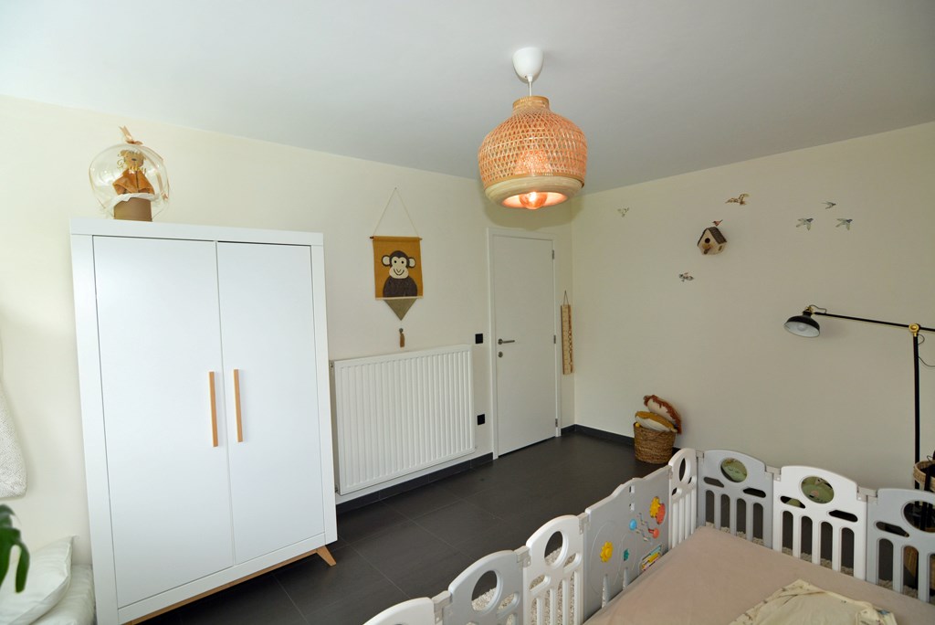 Moderne, energiezuinige woning met 4 slpks op 7a 7ca. 