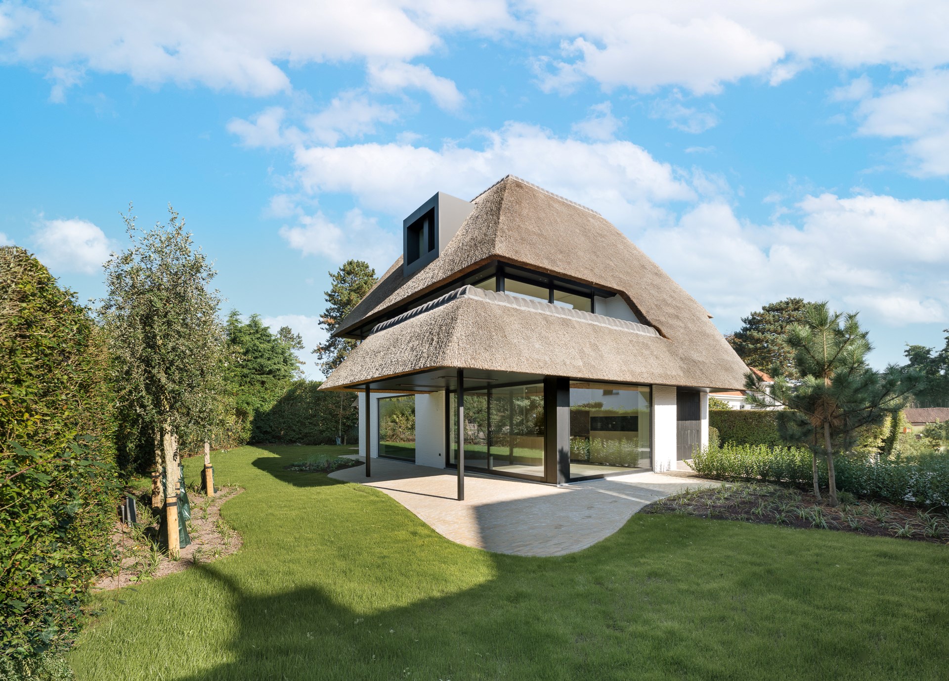 Impressionnante villa neuve au cœur du Zoute, &#224; quelques pas du golf de Knokke. 