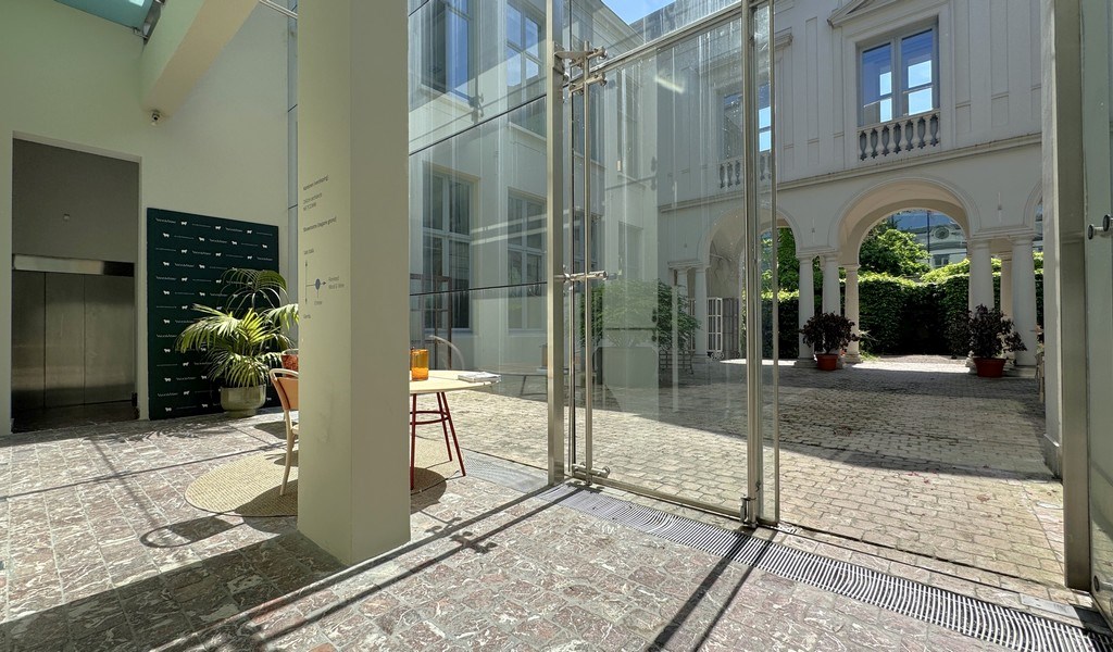 Kantoor te huur in prestigieus herenhuis te Antwerpen