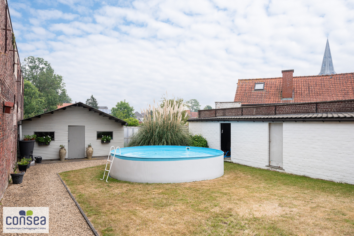 Te renoveren bungalow woning op ca. 1200 m&#178; 