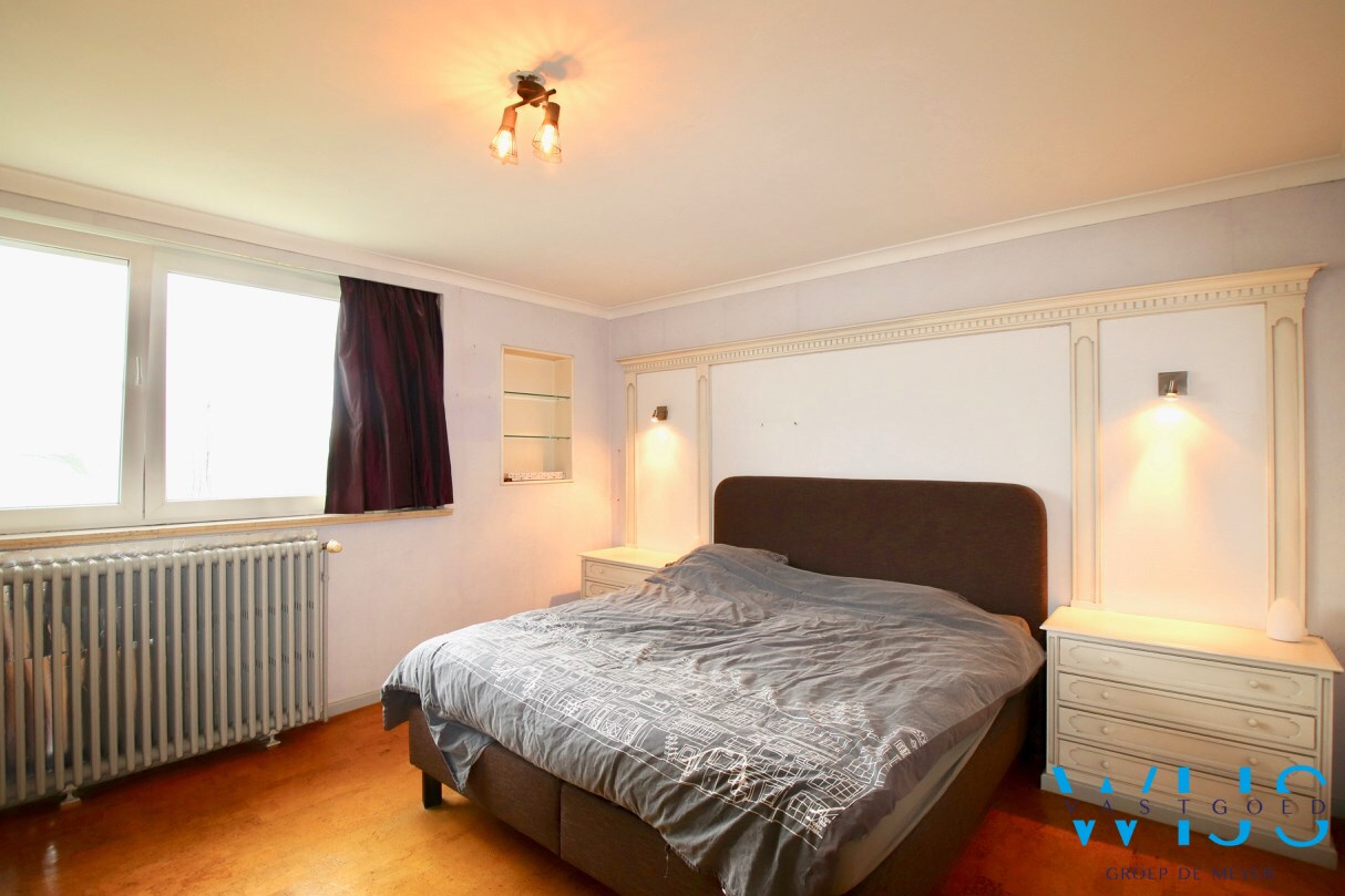 Statig woonhuis op 1104 m&#178; in het centrum van Sleidinge ! 