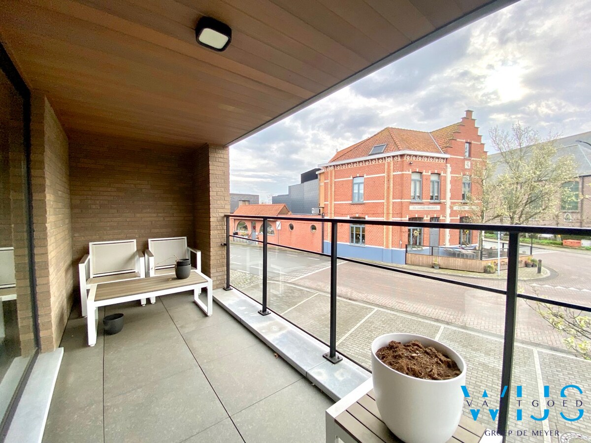 Instapklaar tweeslaapkamer appartement met 2 terrassen te Kluizen ! 