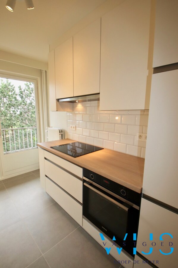 Gerenoveerd 2 slaapkamerappartement met garage te Evergem! 