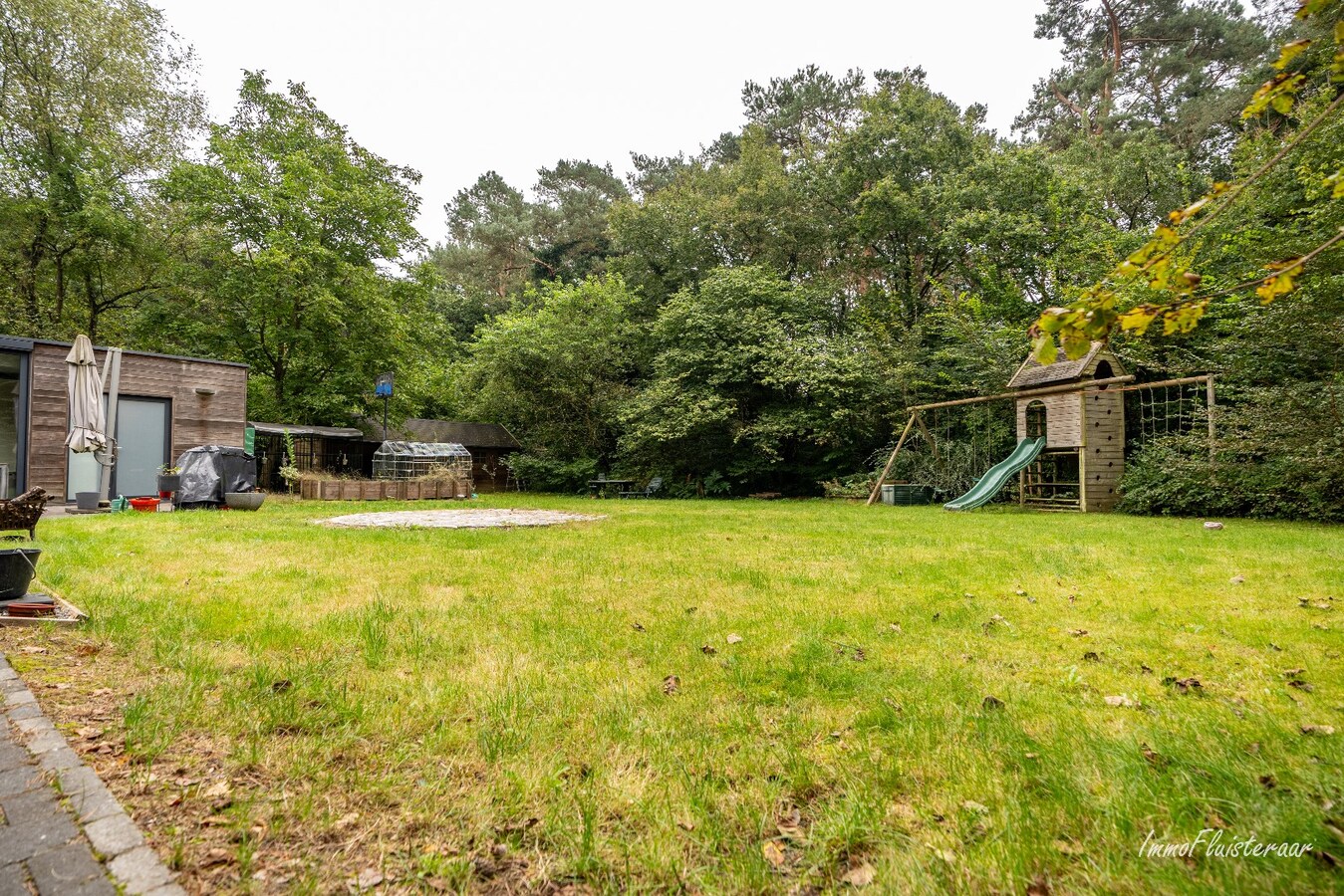 Ready-to-move-in house in a wooded area on approximately 24a in Keerbergen. 