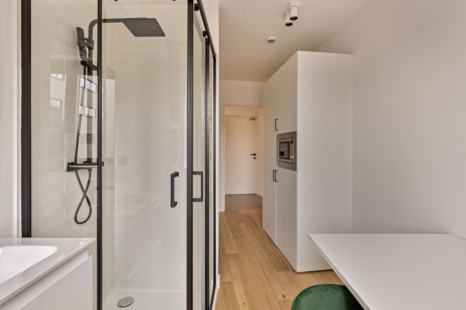 2 laatste units, package deal! Volledig gerenoveerde en gemeubelde kamer met priv&#233;-sanitair in een kleinschalige residentie! 
