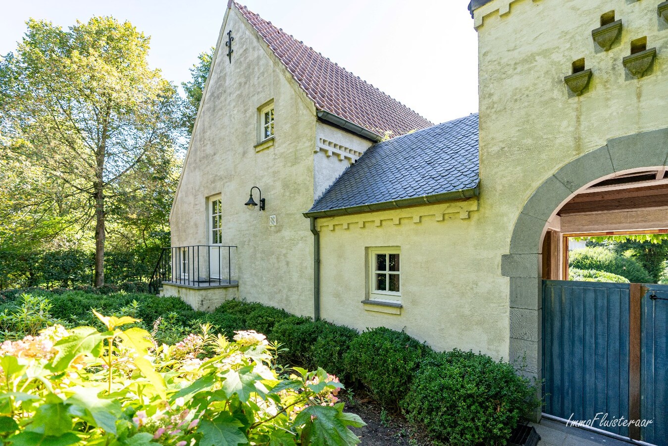 Magnifique villa avec d&#233;pendances et serres sur environ 5 hectares &#224; Itegem 