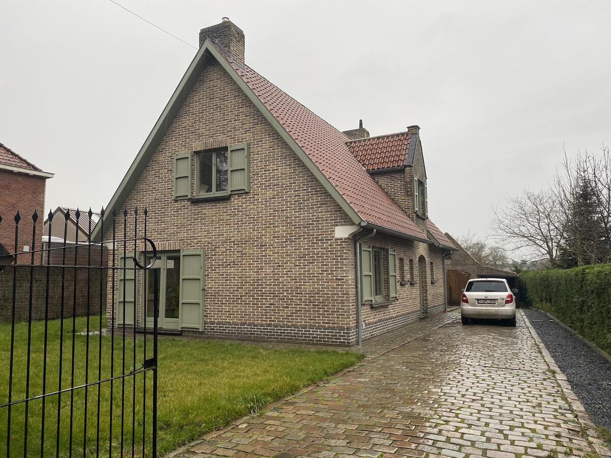 Alleenstaande woning met 3 slaapkamers  en garage te Koekelare 