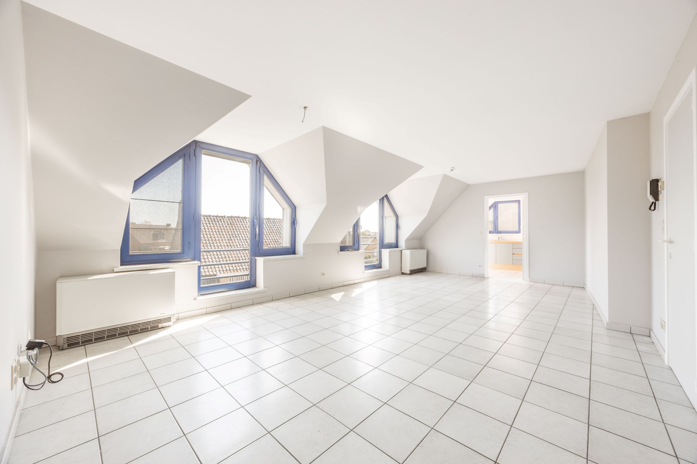 INVESTERINGSEIGENDOM MET 4 APPARTEMENTEN EN 4 GARAGES 