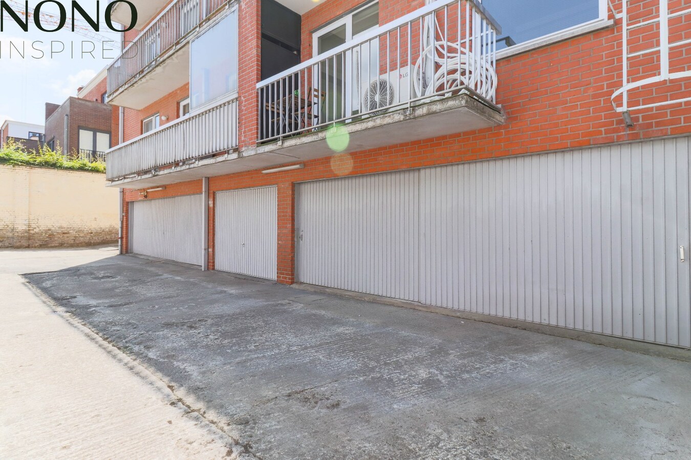 TOPLIGGING : Instapklaar 2 slaapkamer appartement met garage, terras en berging ! 