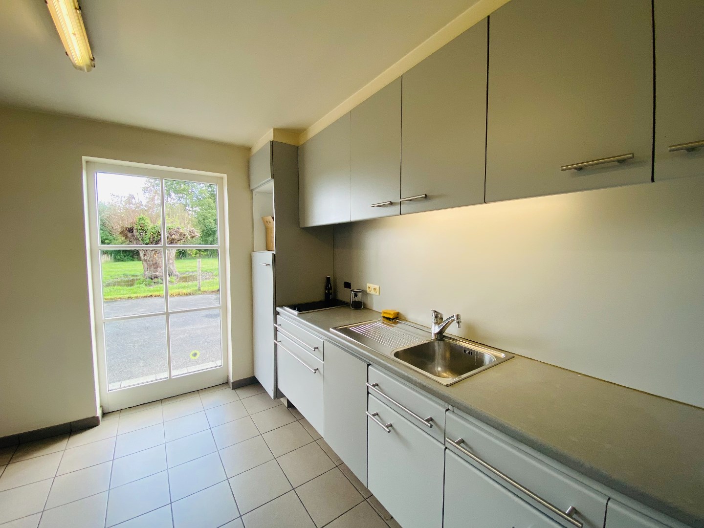 Multifunctionele ruimte van 90 m&#178; in loft-stijl op een groene locatie! 