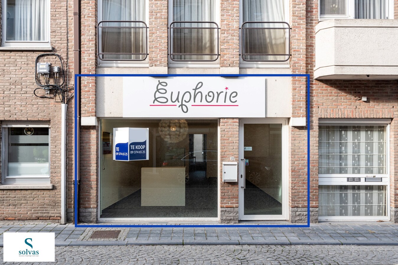 Handelsruimte op uitstekende, zichtbare locatie! 