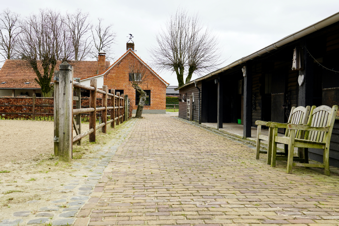 Charmante woning met stallen en aanhorigheden te Poppel op 1,1ha 