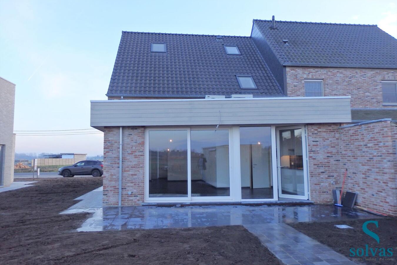 Halfopen nieuwbouwwoning met 4 slaapkamers te Adegem! 