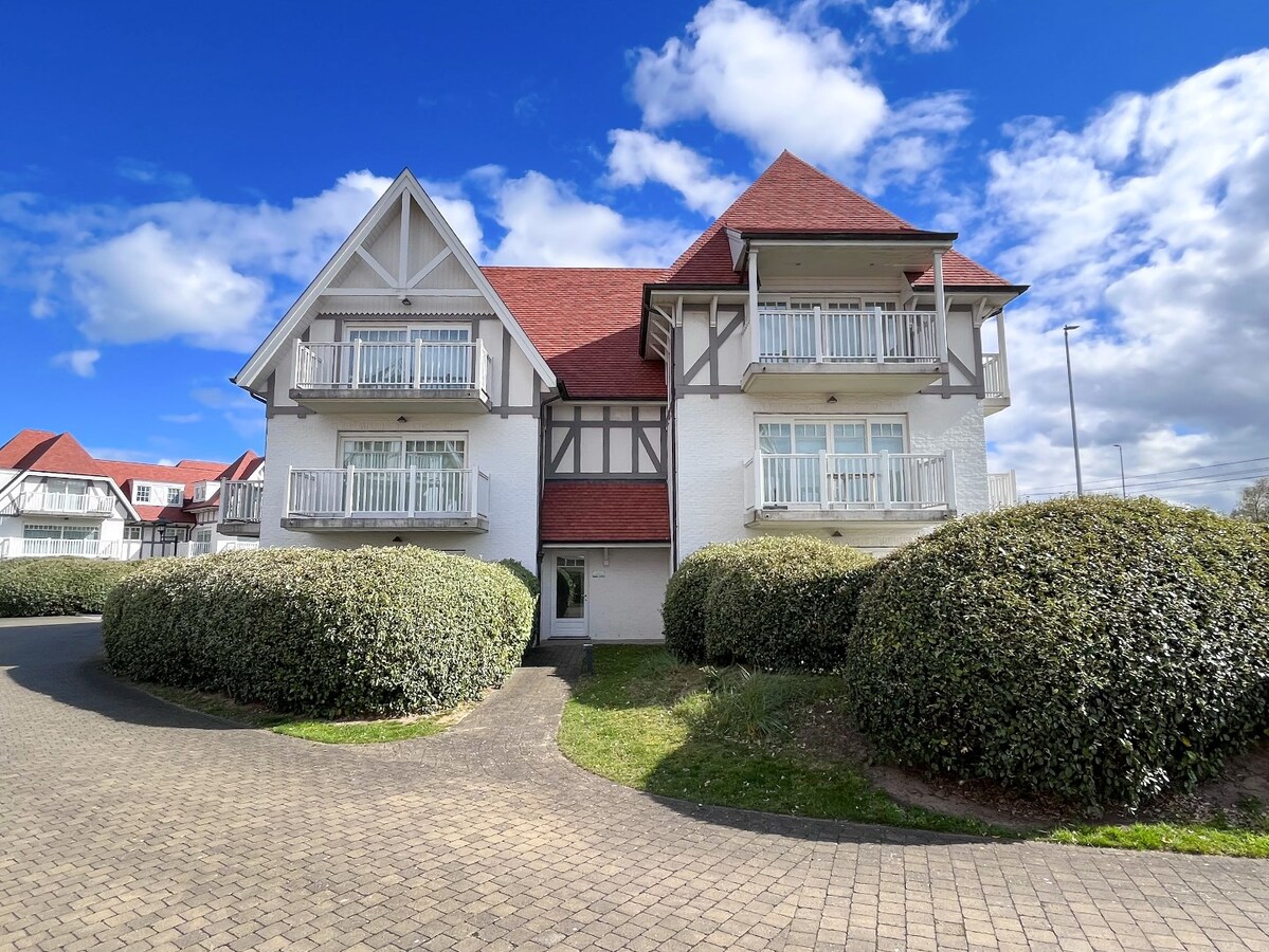 Modern 2slpk-appartement met priv&#233; tuin op wandelafstand van het strand 