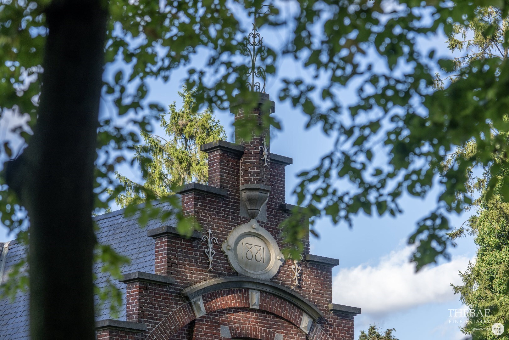 Exclusieve kasteelvilla te koop in Merelbeke, omringd door het Gentbos 