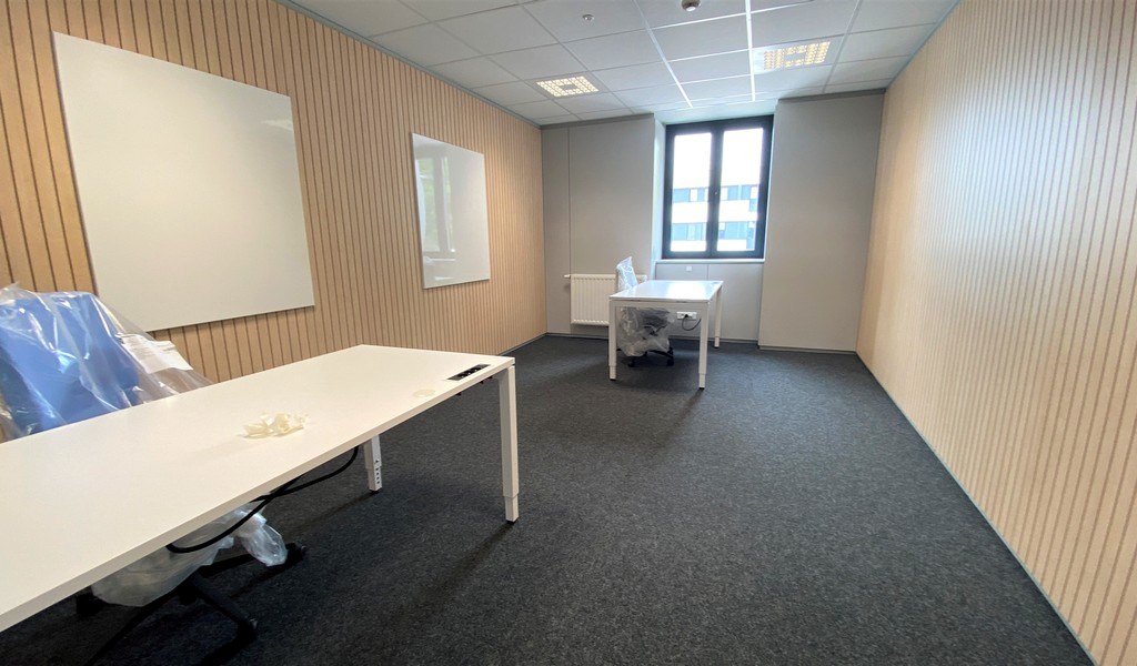 Volledig vernieuwde kantoren te huur in Zwijnaarde