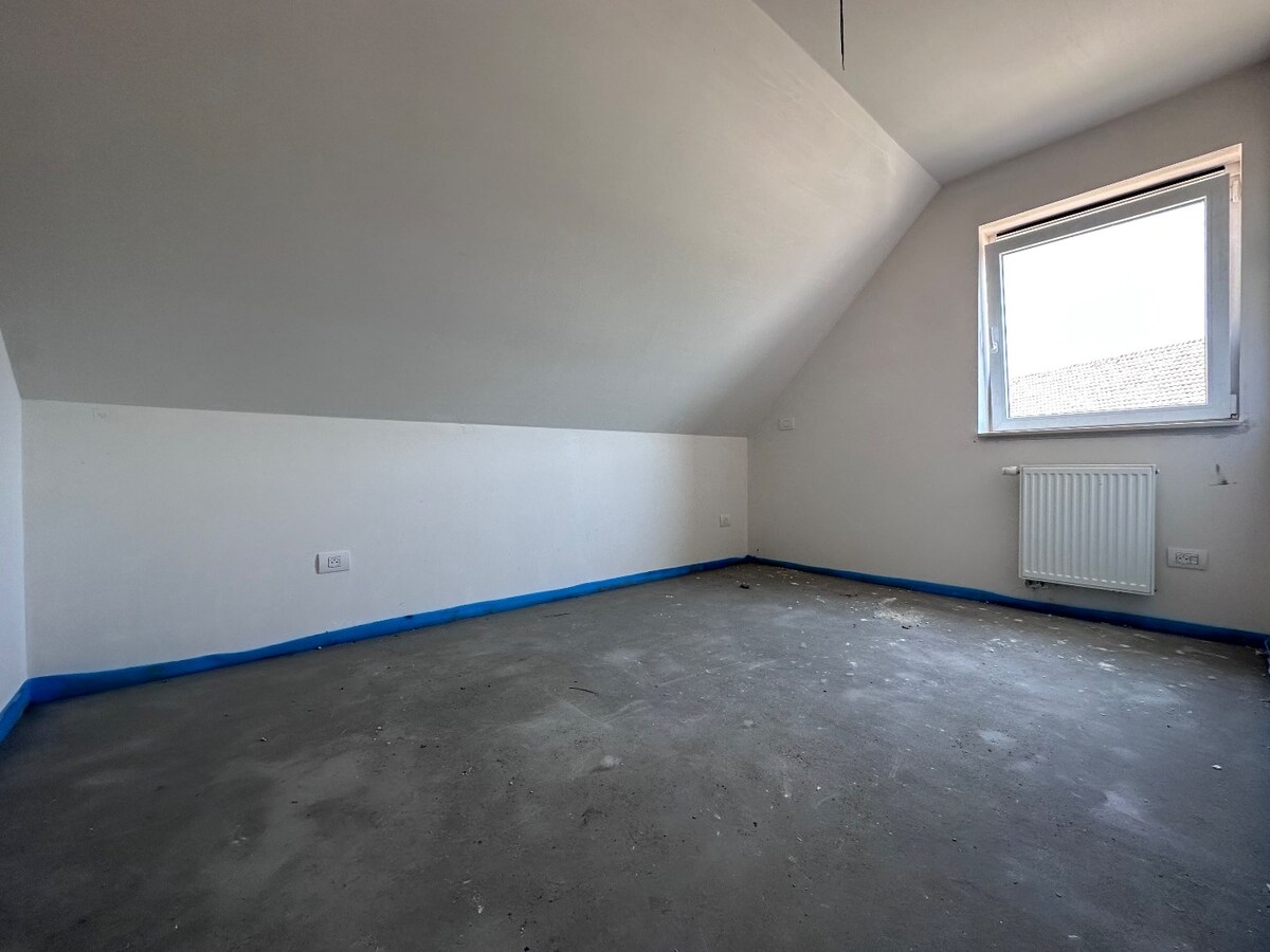 Nieuwbouwwoning met 4 slaapkamers en garage te Eernegem 