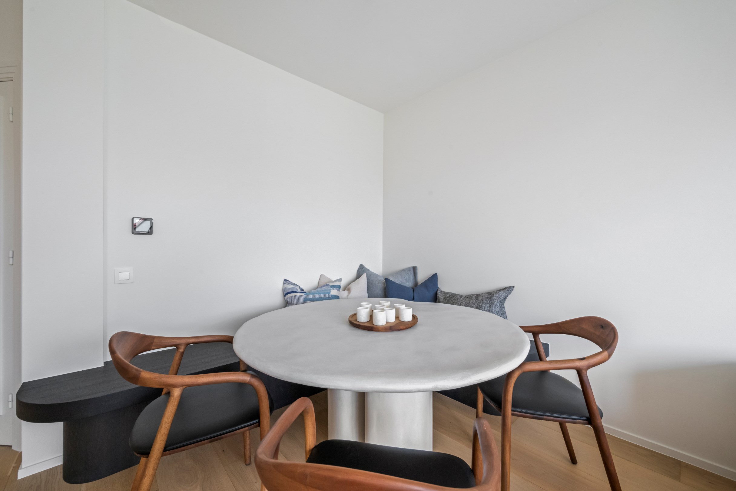 Appartement de trois chambres &#233;l&#233;gamment r&#233;nov&#233; avec vue d&#233;gag&#233;e sur la Kustlaan. 