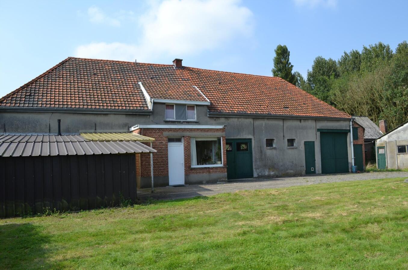 Te renoveren hoeve op een unieke locatie op ca. 1,6Ha te Bornem 